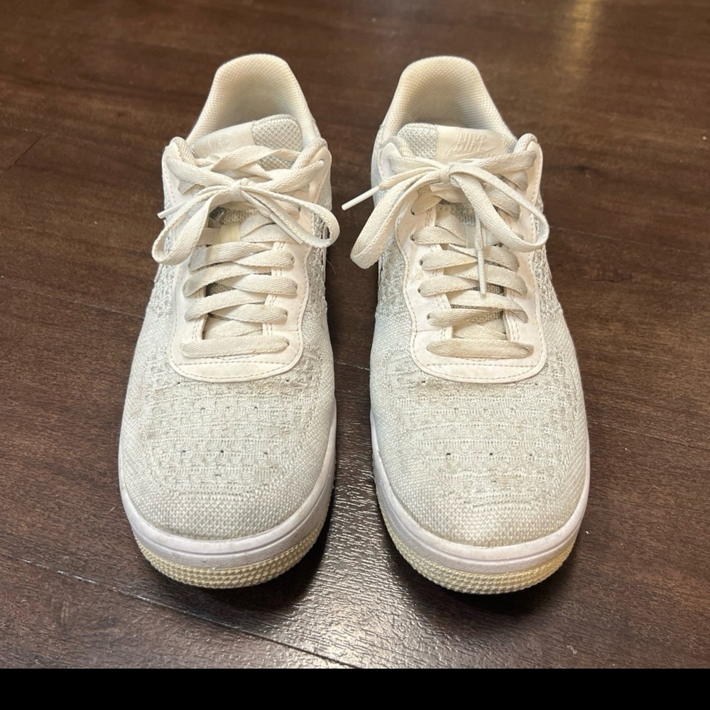 Nike Men's Cream Knit Athletic Shoes